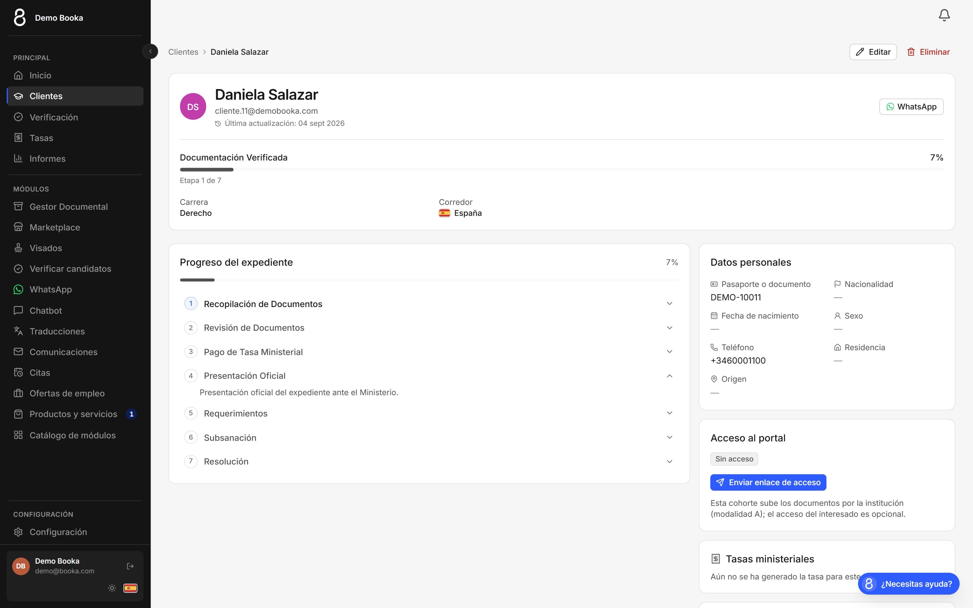 Ficha de expediente en Booka — progreso por etapas: recopilación, revisión, tasas y presentación oficial
